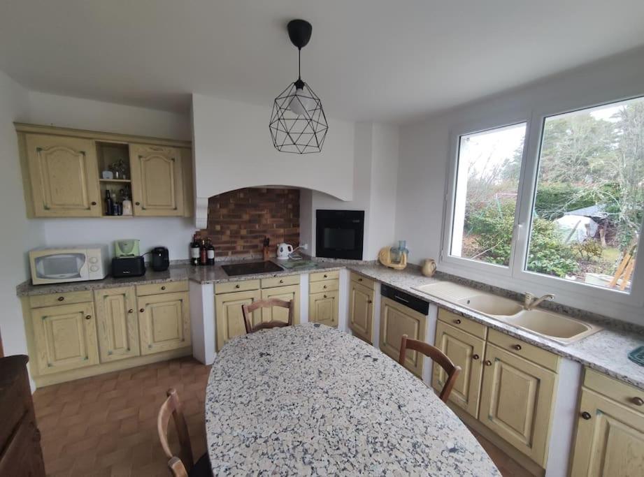 Holiday home Chez Madeleine - Maison 11 Pers. Parc Arbore 3000m² Lanobre
